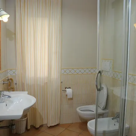Very Cozy In The Center Of Affittacamere 3*
