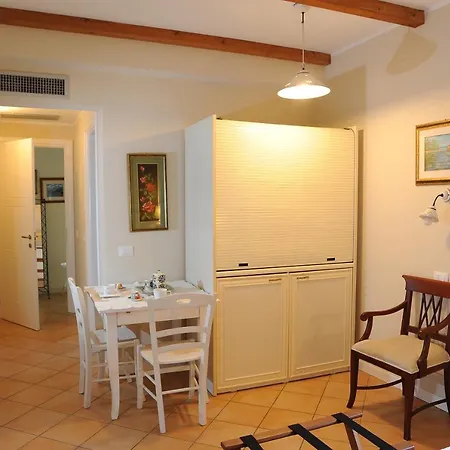 Very Cozy In The Center Of Affittacamere 3*